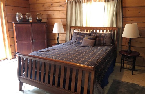 King Cabin | LUXURY LOG HOME WITH YOUR PRIVATE DOCK ON THE CHAIN O LAKES
