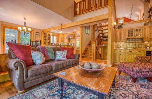 Lincoln House | Luxury Loon Mountain Home on the Pemi River - Walk to Ski Lifts