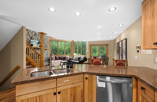 Lutsen Apartment | Luxury Lutsen Ski In Out Retreat Sleeps 14