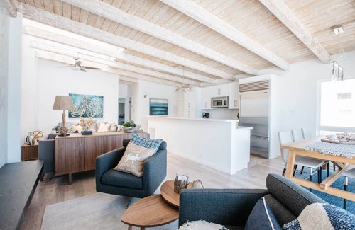 Los Angeles County House | Luxury Malibu Road Oceanfront Townhouse PRIVATE BEACH