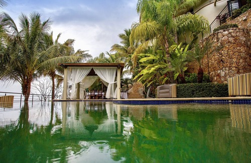 Boca de Tomatlan Villa | Luxury Master Suite with Beach, Ocean and swimming pool view