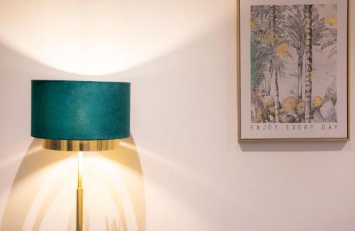 Salford Apartment | Luxury Mcr 2bed,2bath Apartment- Central location!