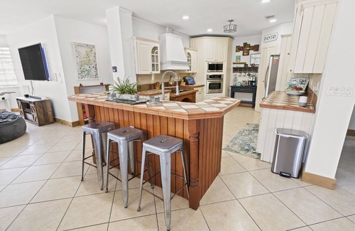 Miami Springs House | Luxury Miami Mansion Pool Game Room Gym Near Beaches/Shopping!