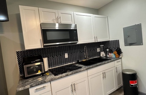 Church Street Apartment | Luxury Mini studio 1 min from Southern Regional Hospital 15 mins from APT A