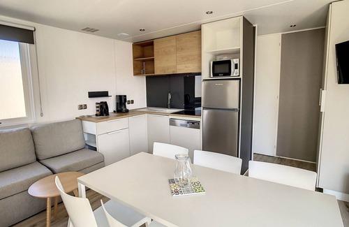 Jullouville-les-Pins House | Luxury Mobile Home, 3BR, Near Beach, Heated Pool, Gym, WiFi