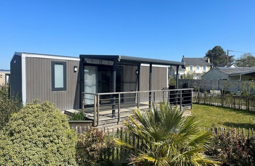 Jullouville-les-Pins House | Luxury Mobile Home, 3BR, Near Beach, Heated Pool, Gym, WiFi