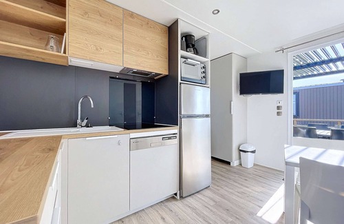 Jullouville-les-Pins House | Luxury Mobile Home: 3 Bedrooms, Heated Pool, 200m from Beach, Sleeps 6