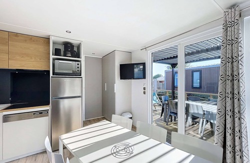 Jullouville-les-Pins House | Luxury Mobile Home: 3 Bedrooms, Heated Pool, 200m from Beach, Sleeps 6