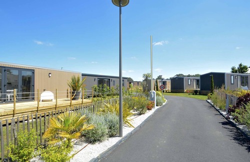 Jullouville-les-Pins House | Luxury Mobile Home, 200m from Beach, Pool & Fitness, Sleeps 4, 2BR, 1 Bath