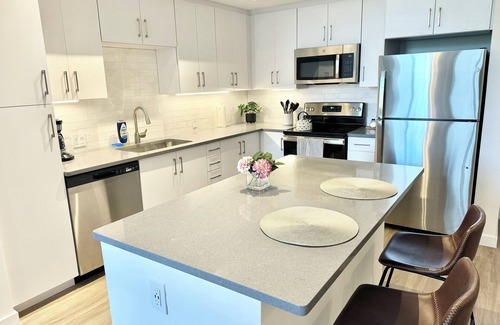 Westgate Apartment | Luxury & Modern 1-bedroom apartment room in West Palm Beach - POOL & GYM