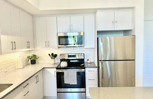Westgate Apartment | Luxury & Modern 1-bedroom apartment room in West Palm Beach - POOL & GYM