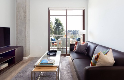 Downtown Apartment | Luxury Modern 1BDR/1BA Home Close to Americana