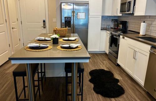 Sandy Springs Apartment | Luxury Modern 2-Bedroom Oasis
