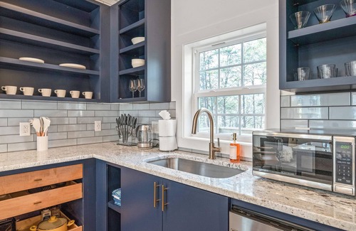 Vein Mountain Cabin | Luxury Modern 2BR cabin near Chimney Rock