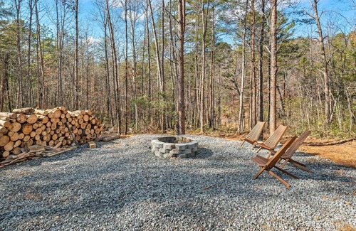 Lake Lure Cabin | Luxury Modern 2BR cabin near Chimney Rock