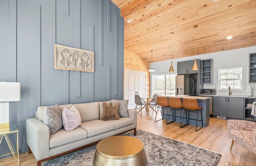 Lake Lure Cabin | Luxury Modern 2BR cabin near Chimney Rock
