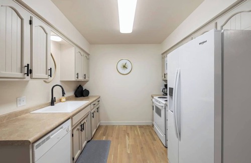 Brookline Station Apartment | Luxury Modern 2BR W/Garage