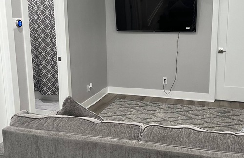 Disston Heights Apartment | Luxury modern adu