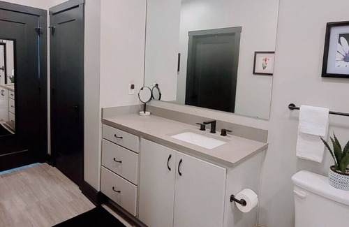 Clarksville Apartment | Luxury Modern Apartment