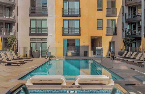 Santa Ana Heights Apartment | Luxury Modern Apt in Irvine