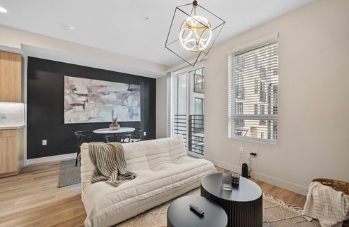 Santa Ana Heights Apartment | Luxury Modern Apt in Irvine