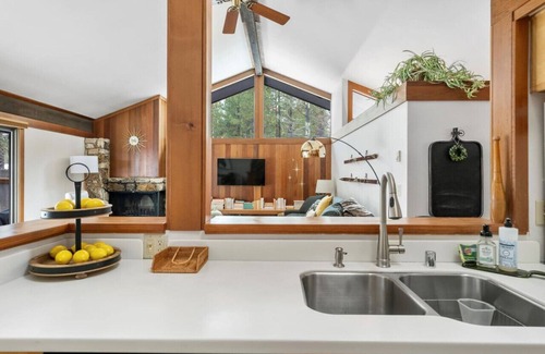 Graeagle Cabin | Luxury Modern Couples Golf Pets A/C