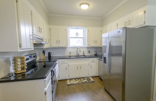 Pine Ridge House | Luxury Modern Home Close to Downtown & Airport