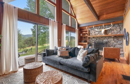 Leicester House | Luxury Modern Mountain Retreat near Asheville with Hot tub