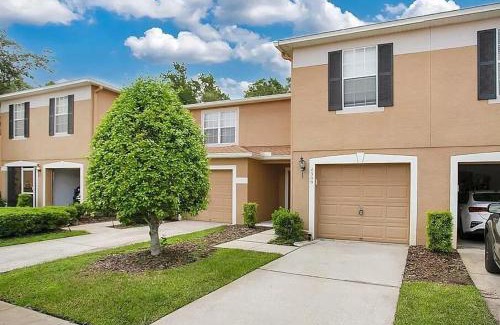 Grand Oaks Apartment | Luxury Modern Retreat 5 Minutes to Tampa Outlet