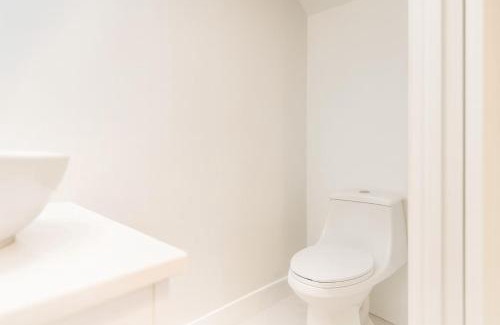 Grand Oaks Apartment | Luxury Modern Retreat 5 Minutes to Tampa Outlet