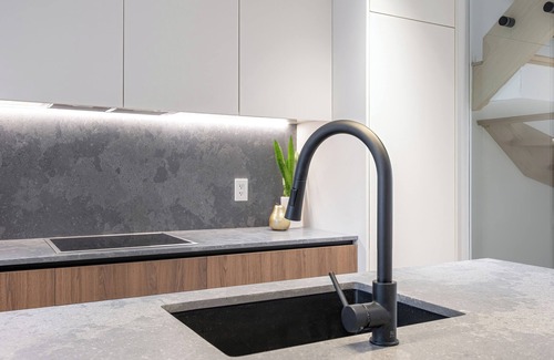Bickford Park House | Luxury Modern Stay in Downtown Toronto! Brand New Executive House