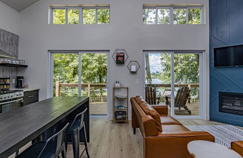 Decatur House | Luxury modern with breathtaking sunset views!