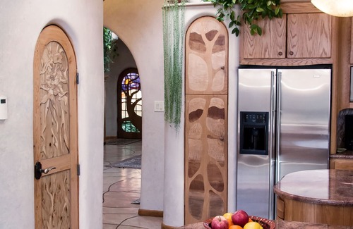 South Capitol House | Luxury Mosaic Masterpiece: Santa Fe Hobbit House centrally located to SF Plaza.