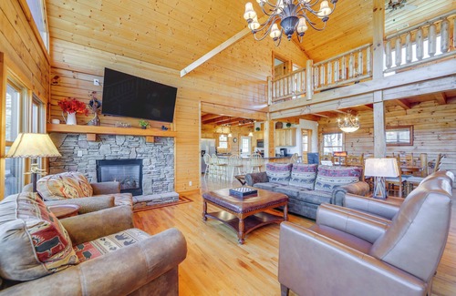 Waynesville Cabin | Luxury Mountain Cabin with Hot Tub & Pool Table!