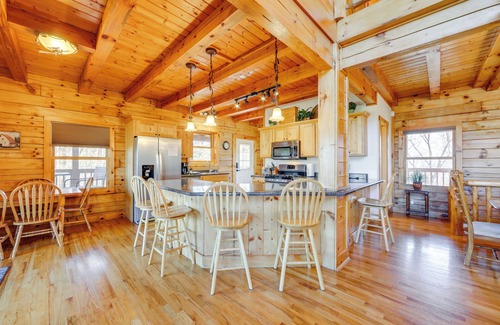 Waynesville Cabin | Luxury Mountain Cabin with Hot Tub & Pool Table!