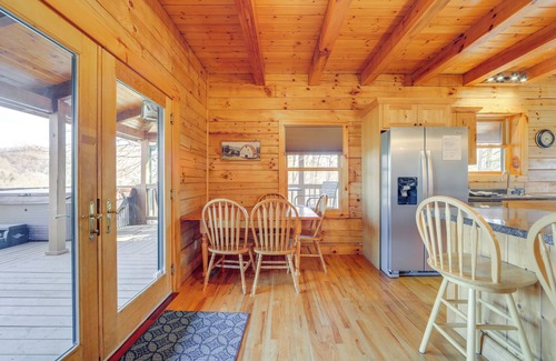 Waynesville Cabin | Luxury Mountain Cabin with Hot Tub & Pool Table!