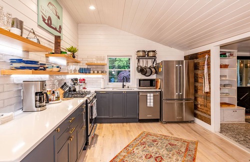 Fairview House | Luxury Mountain Home w/Outdoor Dining + Waterfall