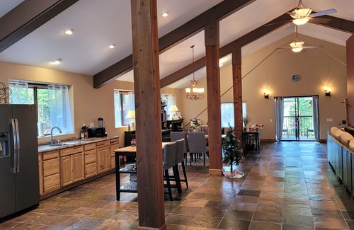 Cedar Ridge Apartment | Luxury Mountain Loft- 1700 sqft only 4mi downtown Grass Valley and Nevada City