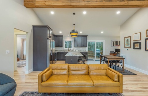 Hendersonville House | Luxury Mountain Escape w/Sauna, Cold Plunge and Fitness Gym