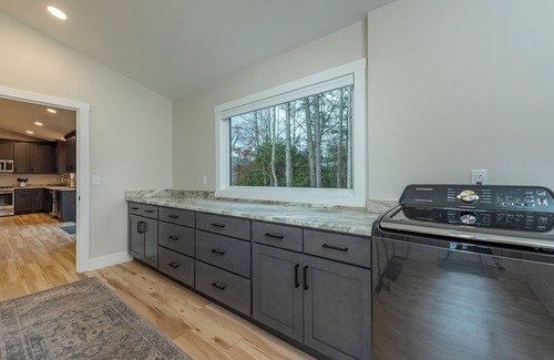 Hendersonville House | Luxury Mountain Escape w/Sauna, Cold Plunge and Fitness Gym