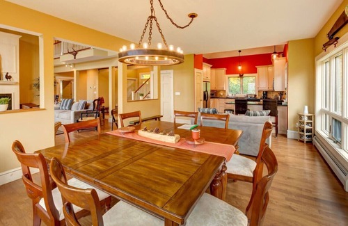 Bovina Center House | Luxury Mountaintop Estate – Spacious Retreat with Breathtaking Views
