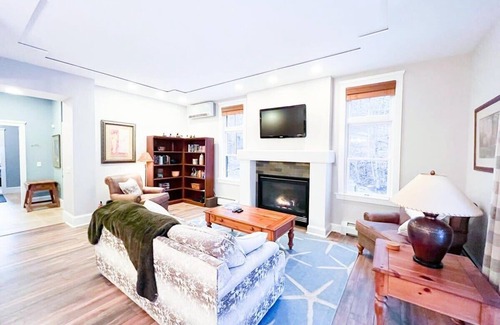 Proctorsville Condo | Luxury Mtn. Condo w/2 King Beds 4 Miles to Okemo
