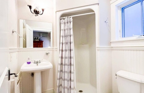 Proctorsville Condo | Luxury Mtn. Condo w/2 King Beds 4 Miles to Okemo