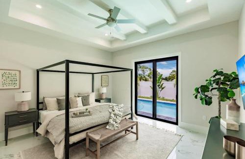 Naples Park House | Luxury Naples 4br W Pool Near Vanderbilt Beach