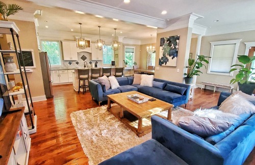 Metrocenter - North Rhodes Park House | LUXURY NASH RETREAT - 1.5 Miles from Broadway - Sleeps 12