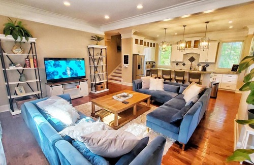 Metrocenter - North Rhodes Park House | LUXURY NASH RETREAT - 1.5 Miles from Broadway - Sleeps 12