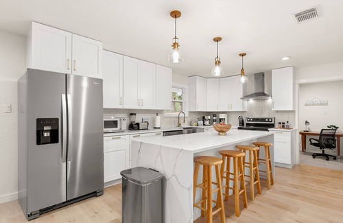 Oakwell Farms House | Luxury Newly Renovated Home w/Private Pool+Fire Pit+BBQ Near Downtown&Airport