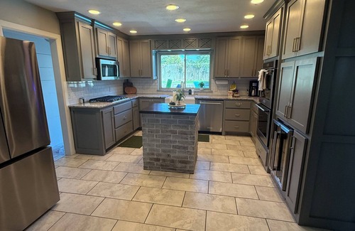 Norman House | Luxury Norman Estate: Pool, 3 Kings, 10min to OU & 25min to Bricktown. NO BUNKS!