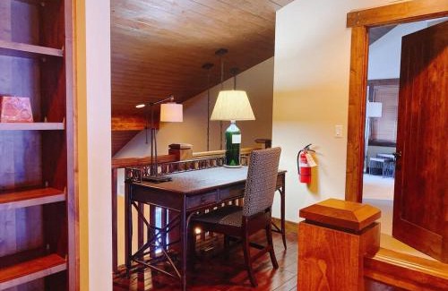 Truckee House | Luxury Northstar Home| hot tub| walk to ski lifts