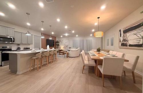 Four Corners House | Luxury Oasis 8br Villa - Windsor Cay Resort